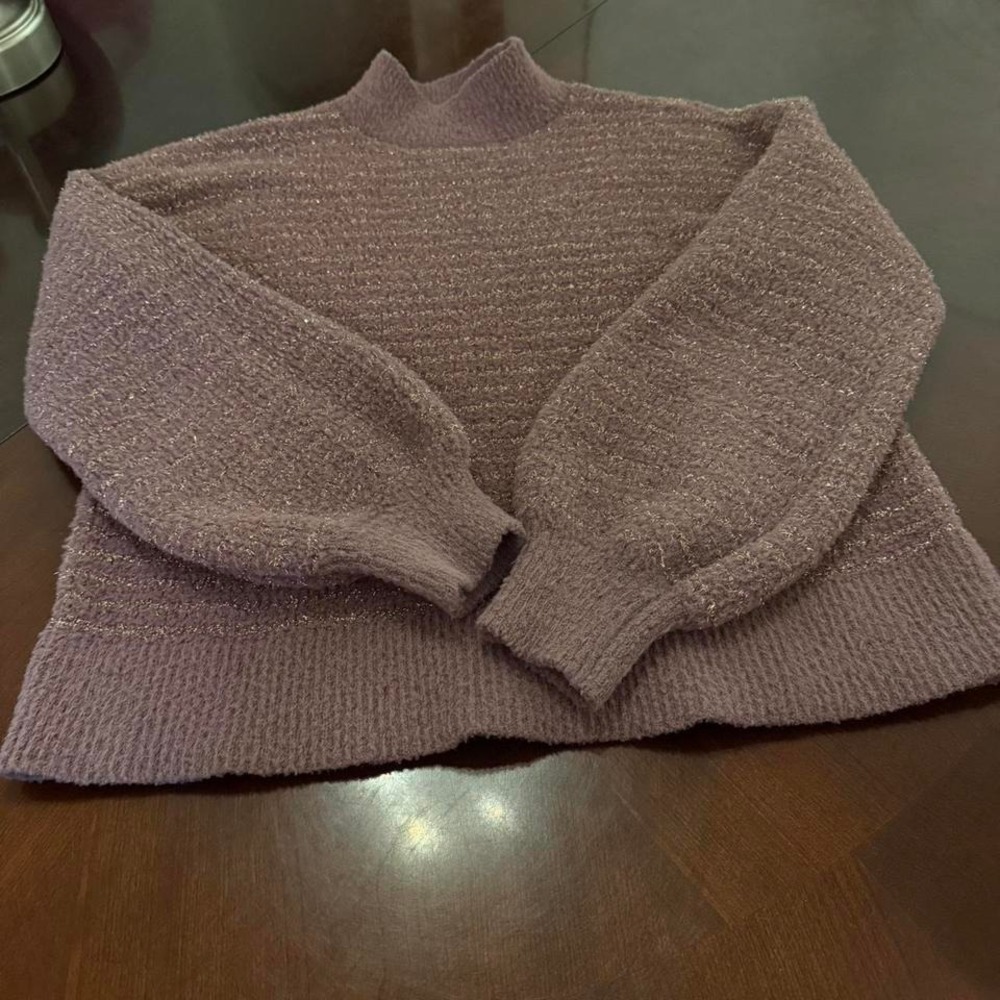 Soft andβ comfortable Liz Claiborne sweater with metallic threads